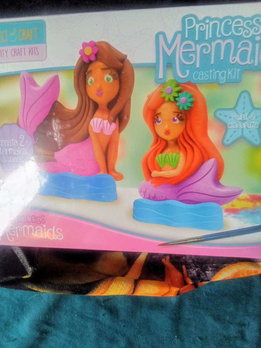 casting set for young girl