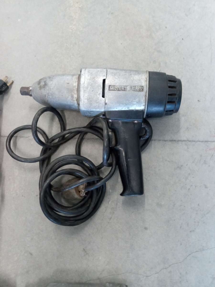 lot of 3 BD and Miller falls duty Air tools