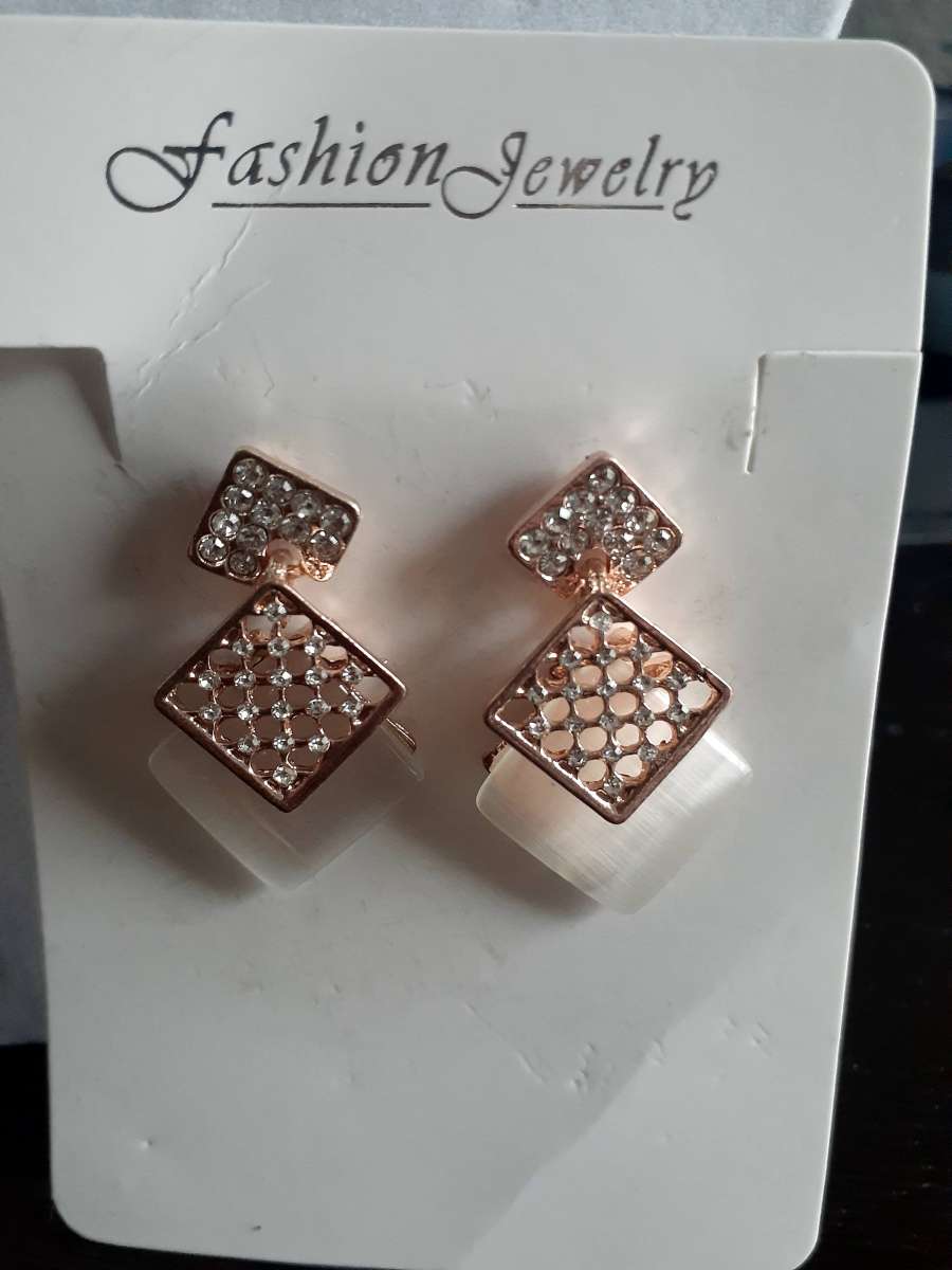 Beautiful necklace and earrings set rose gold