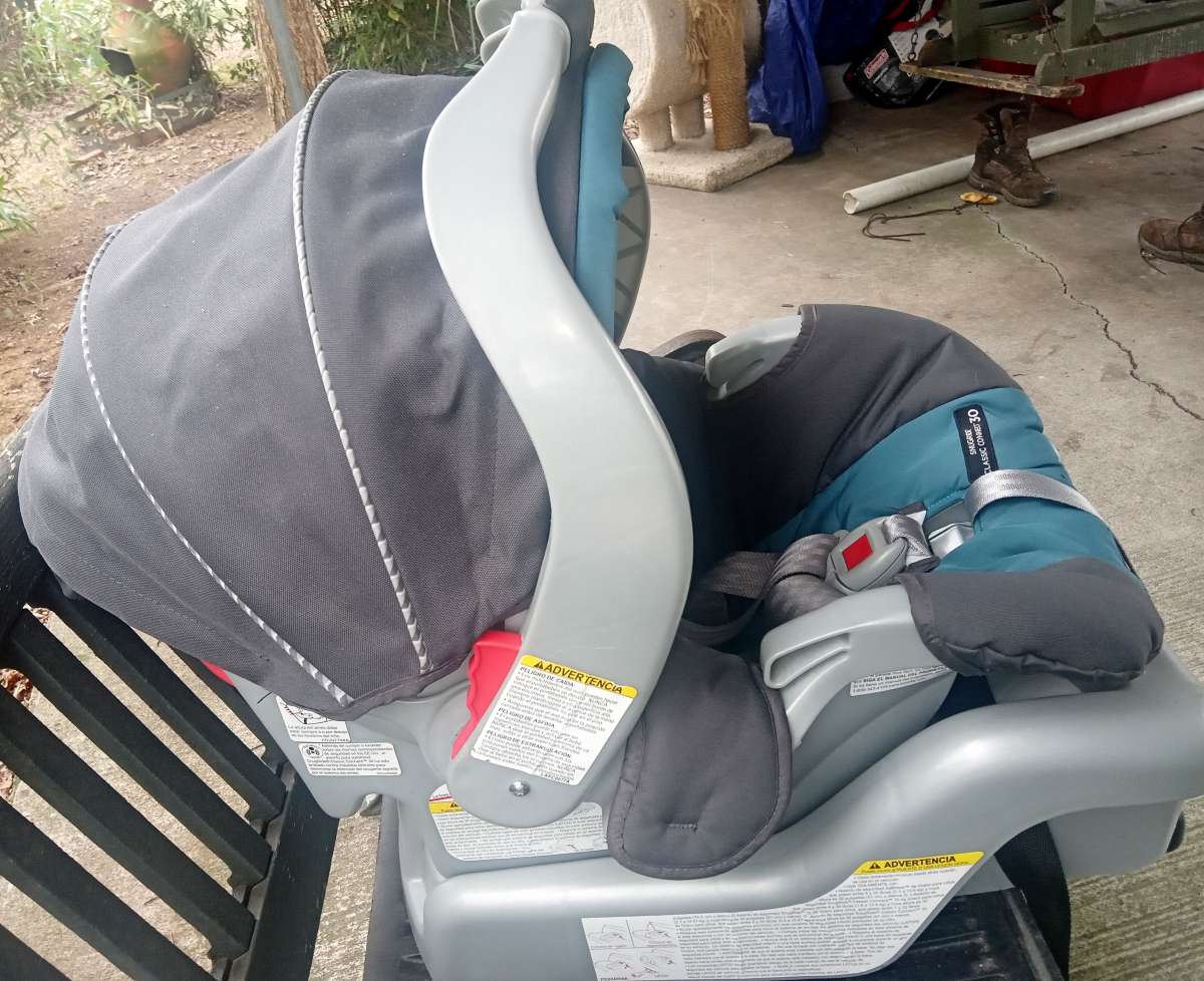 GRACO CAR SEAT AND BASE
