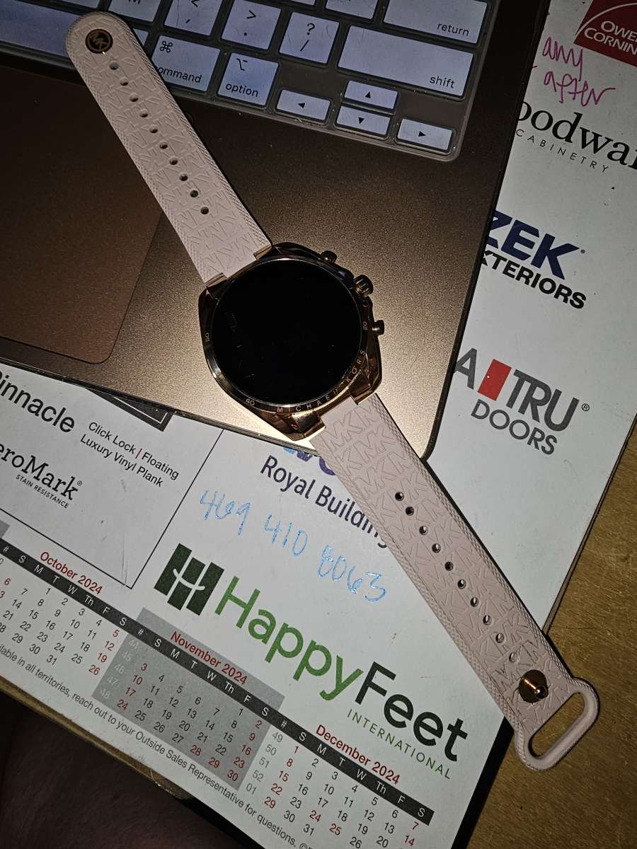 MK Bradshaw 6 smart watch