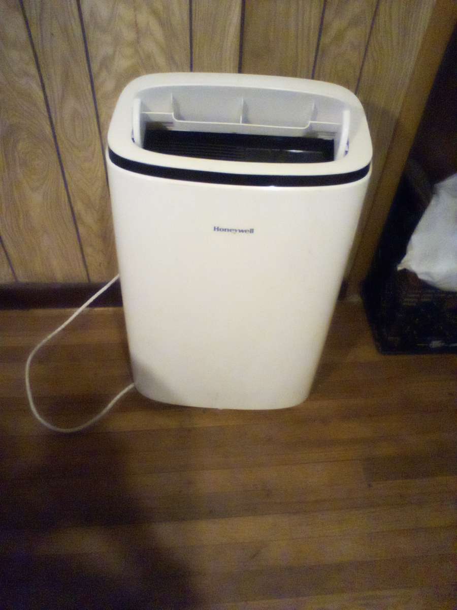 portable humidifier and AC unit works very good