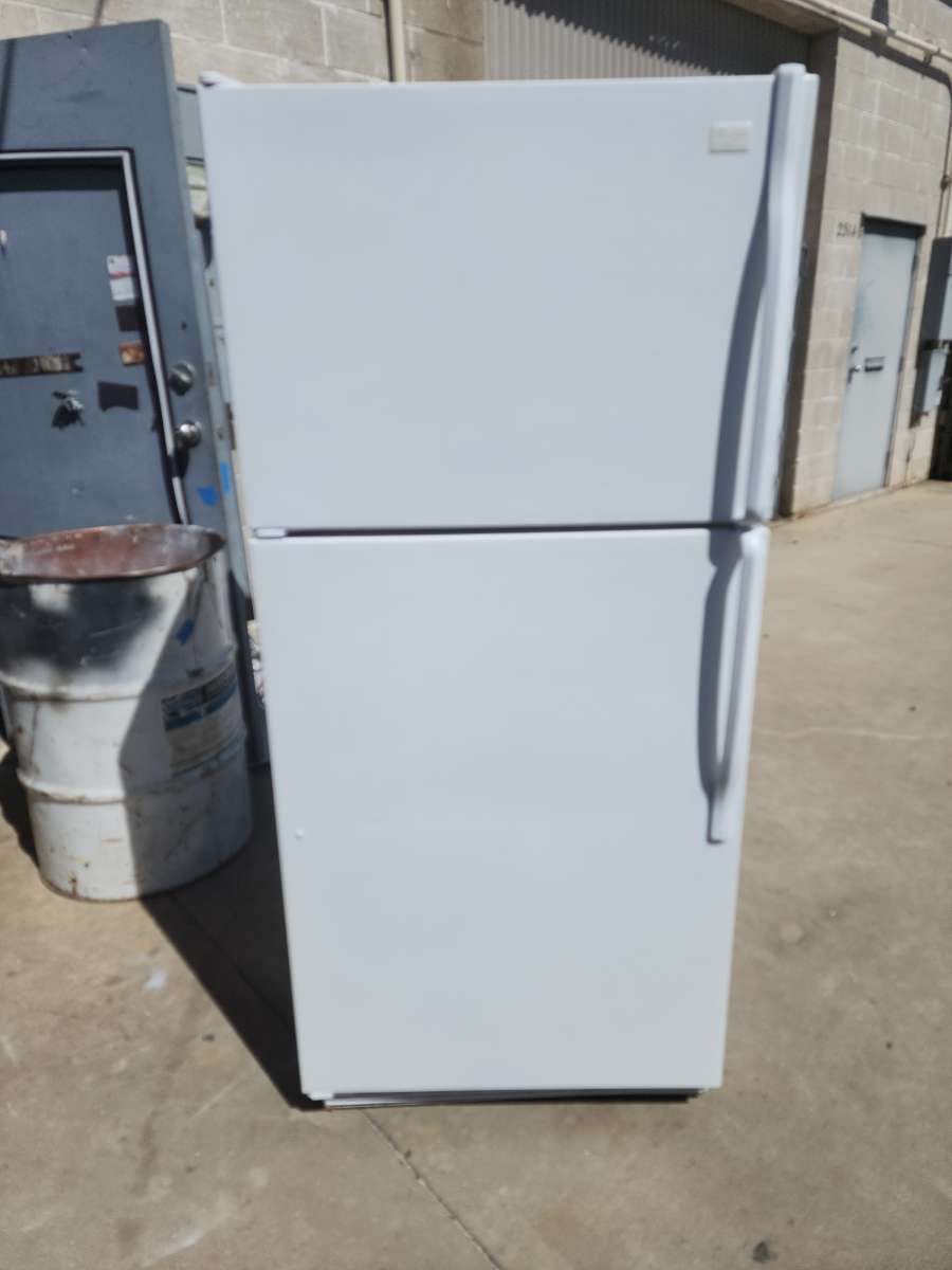 WHIRLPOOL 18CUFT FRIDGE