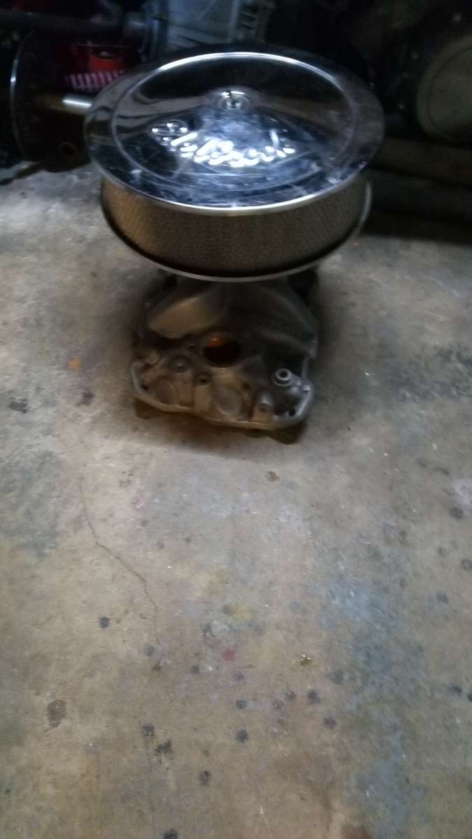 Edelbrock Carb 650 4 high Rise Intake and a 14 breather