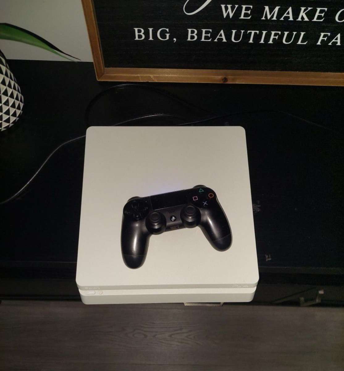 PS4 Slim White