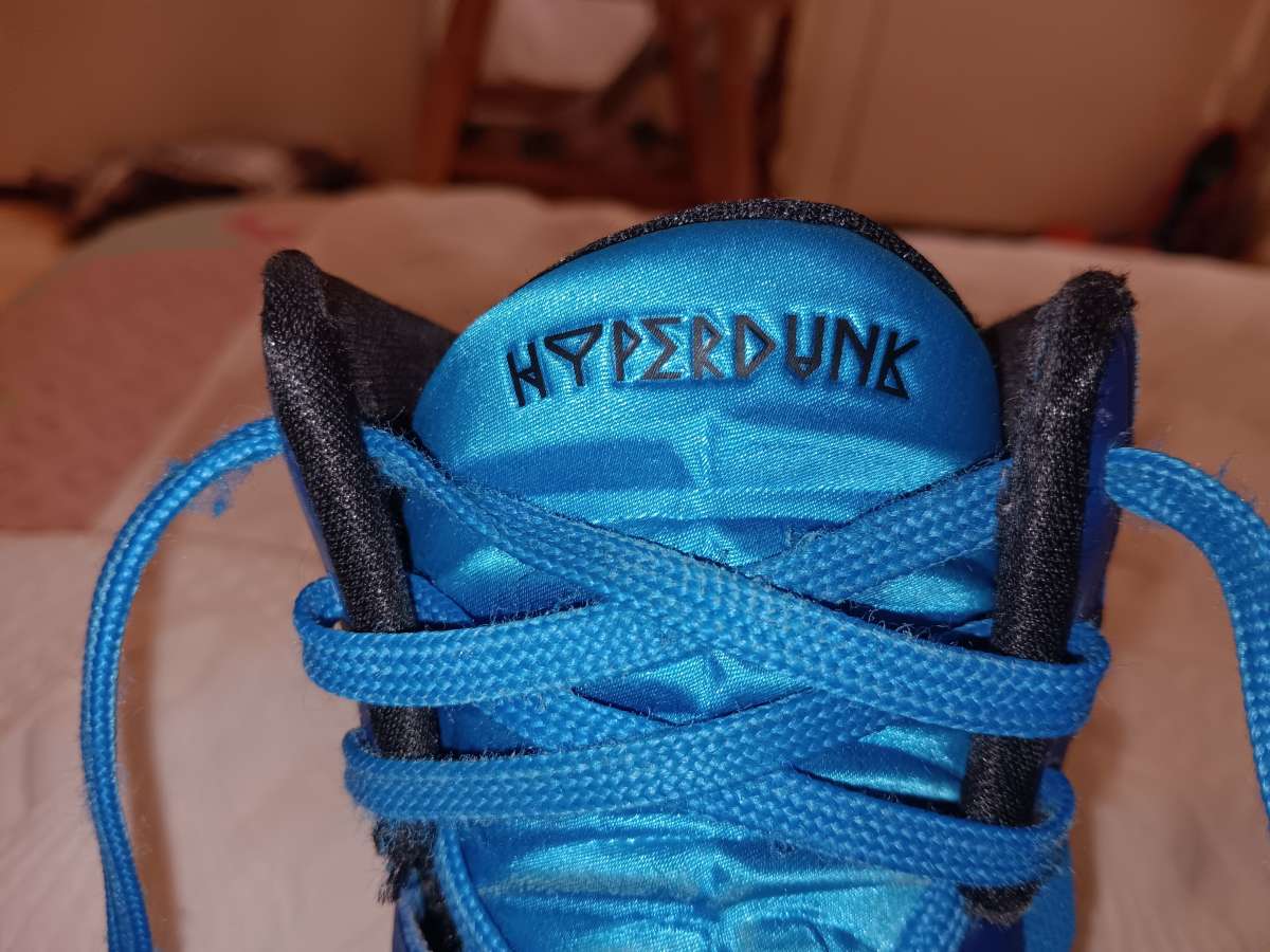 NIKE SNEAKERS