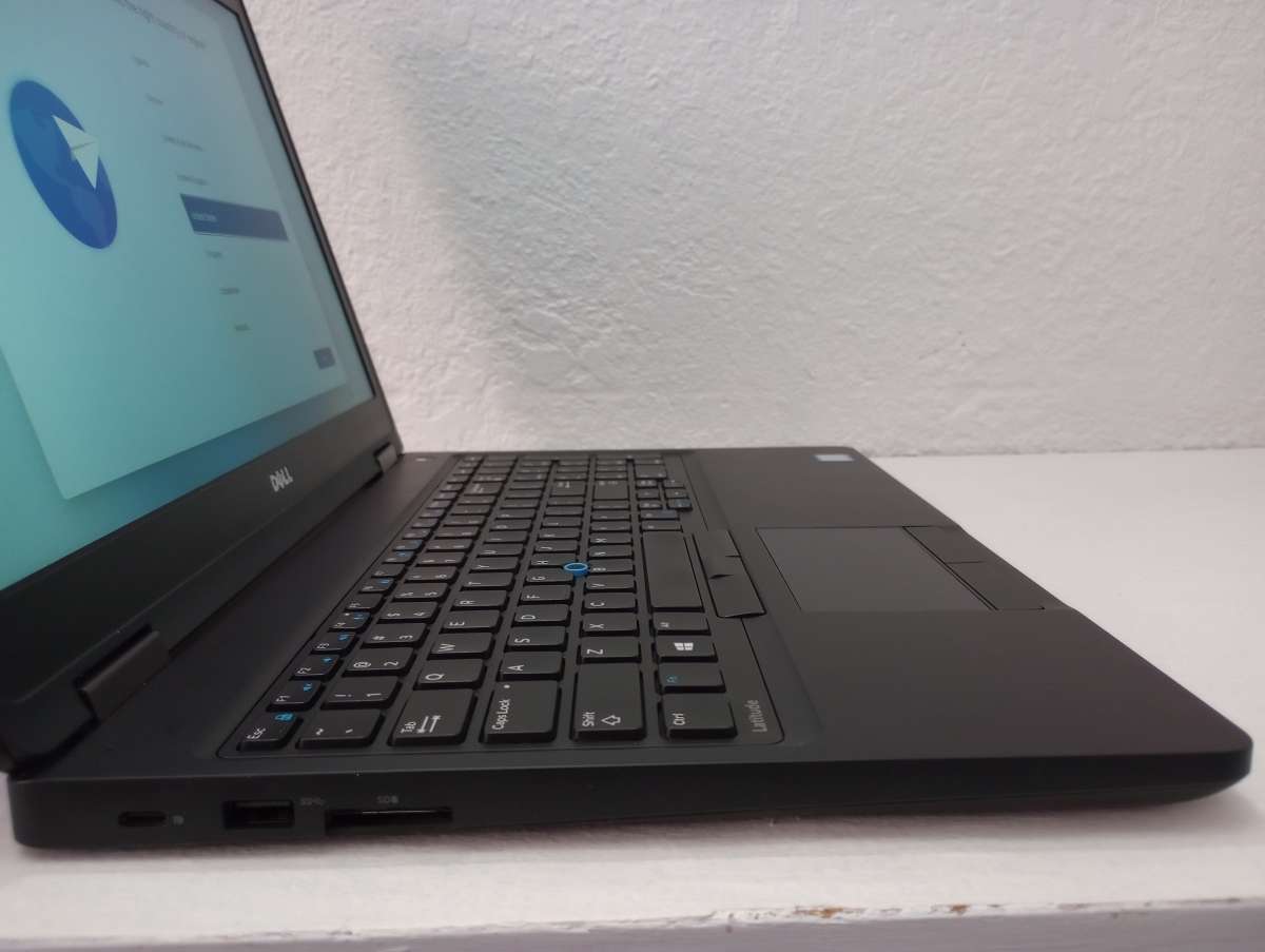 latitude 5580 not battery adapter included so you can still