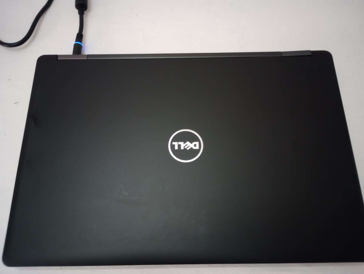 latitude 5580 not battery adapter included so you can still