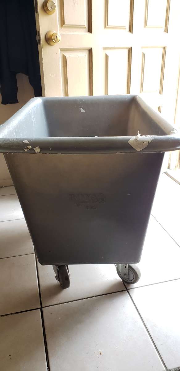 ULINE ROYAL BASKET 6BU