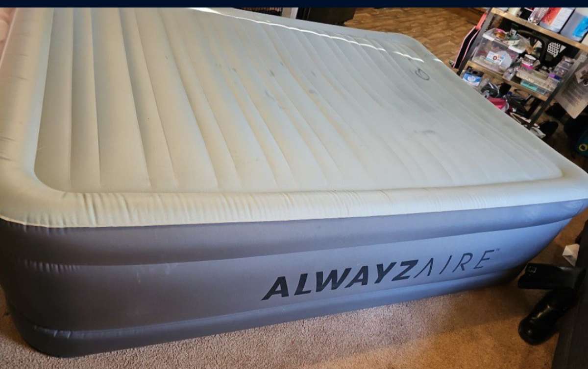 AlwayzAire 20 Queen AirMattress with Builtin Pump