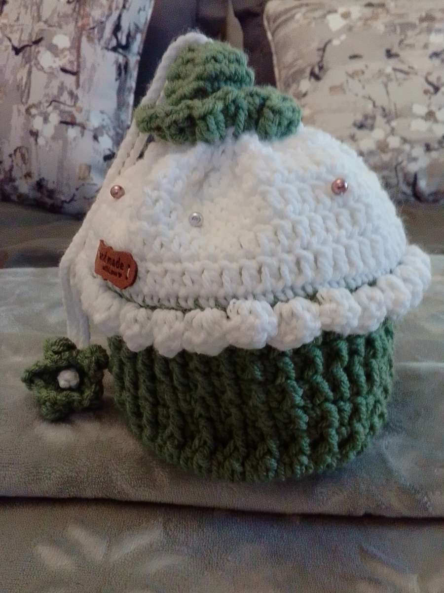 Crocheted green tea cupcake pouch