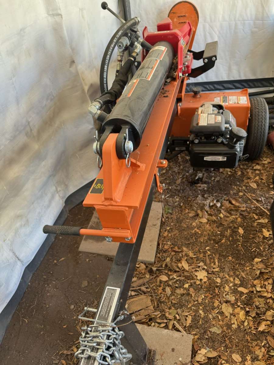 Brave wood splitter