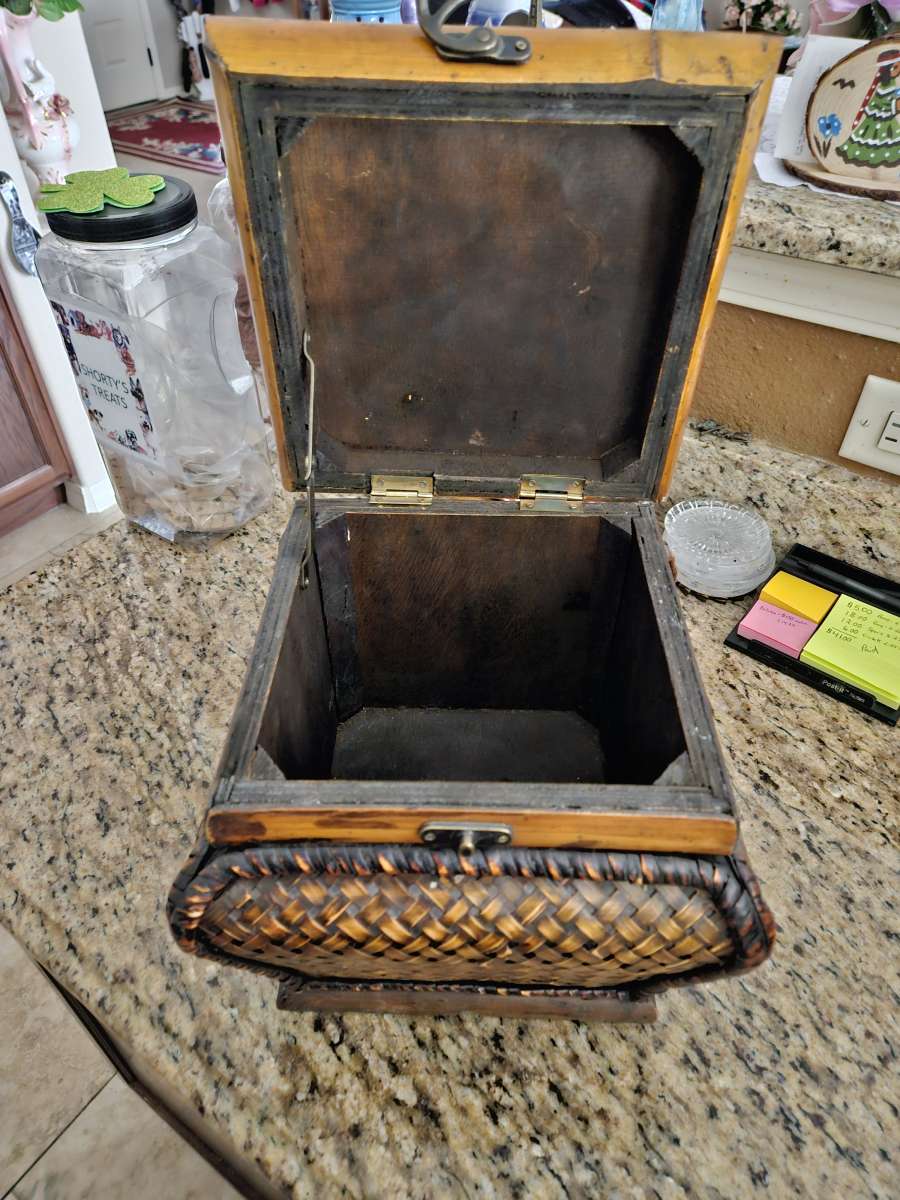 1970s Vintage Brown Woven Style Box