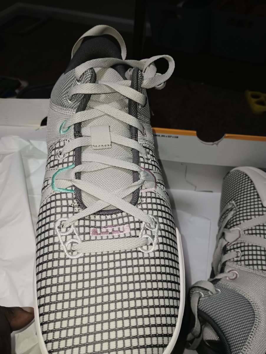 Nike LeBron witness 7