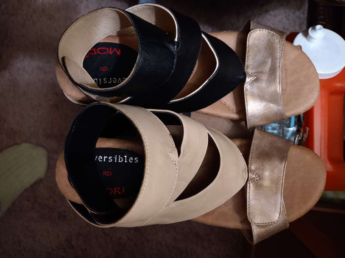 MODZORI REVERSIBLE WEDGE SHOES