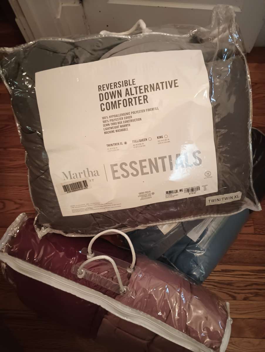 Brand New Down Alternative Comforter Twin Queen King