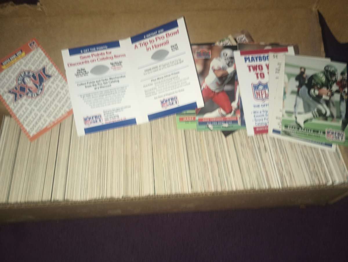 NFL pro set hundreds of mixed cards 8994