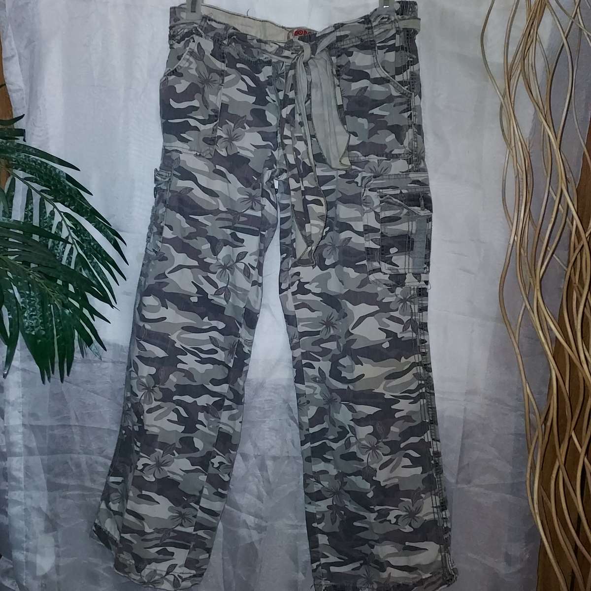 womens camo pants large