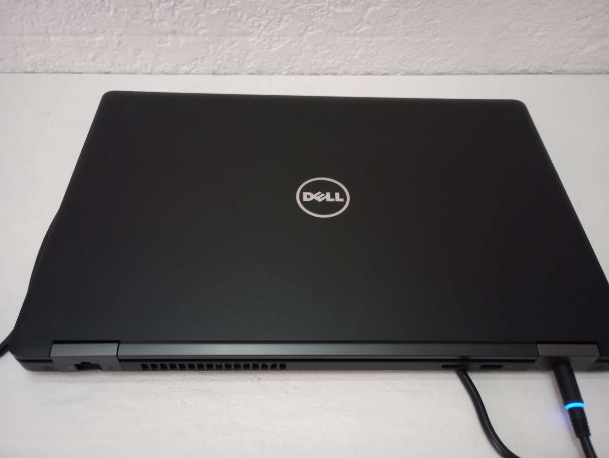 latitude 5580 not battery adapter included so you can still