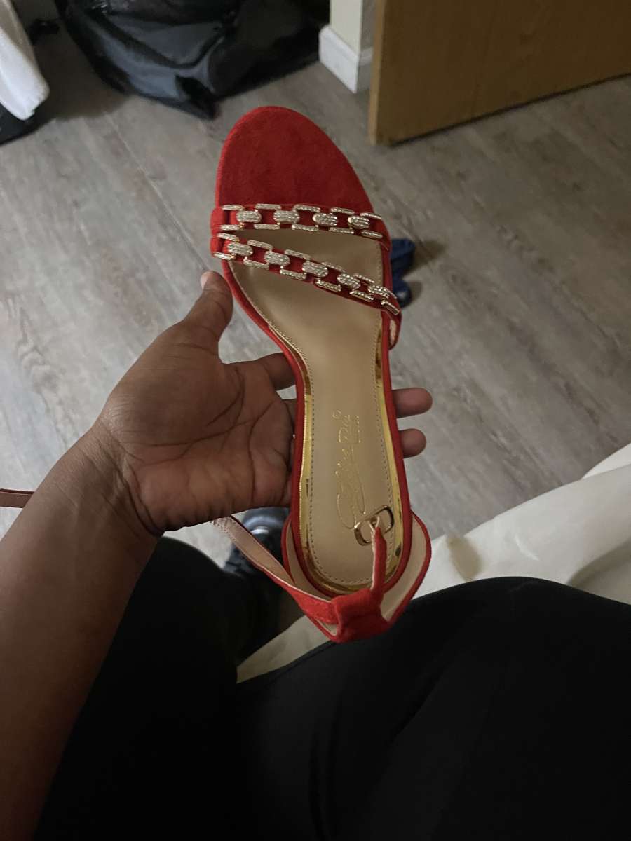 RED HEELS