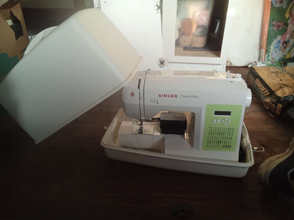 singer sew mate with vintage 3 tier sewing box