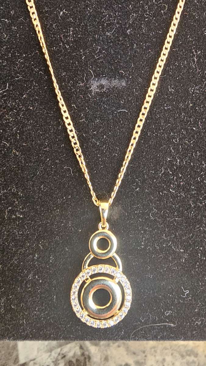 neckless with pedant