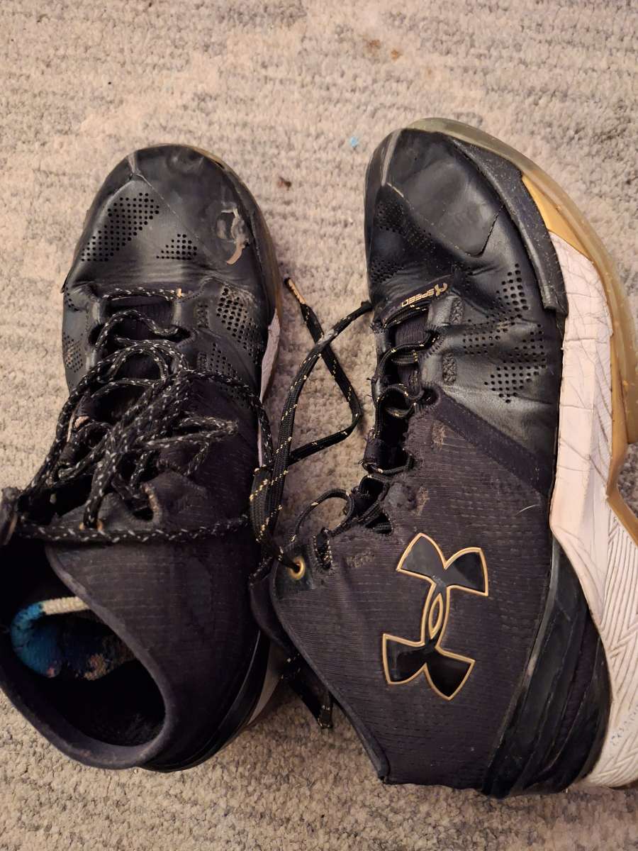 SC under armour shoes