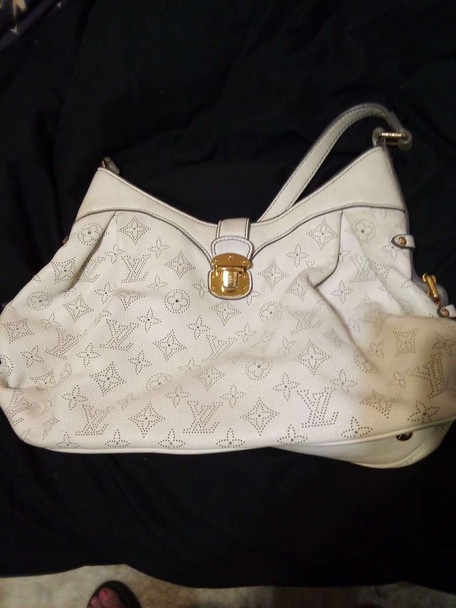 100 Percent Authentic Louis Vuitton hand bag