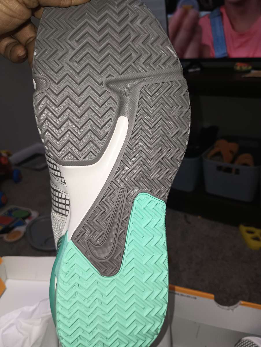 Nike LeBron witness 7