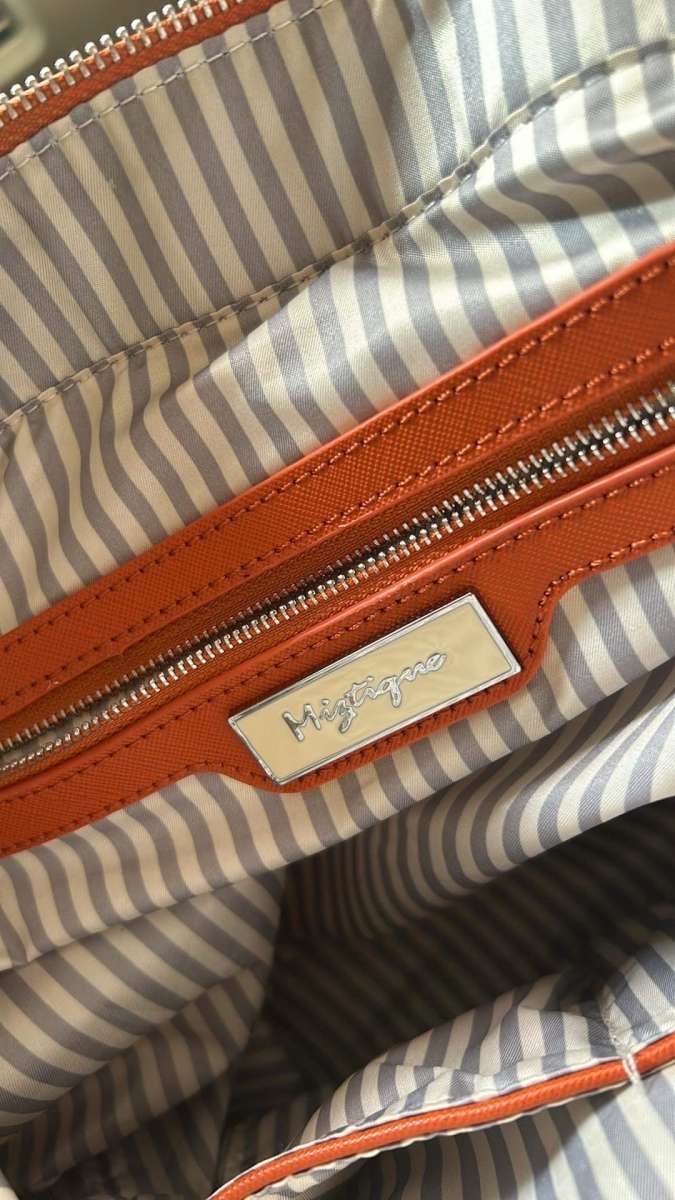 womans purse