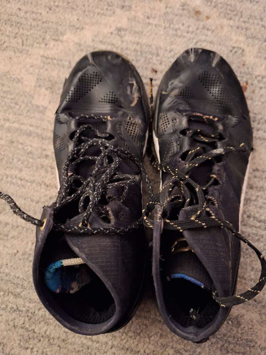 SC under armour shoes