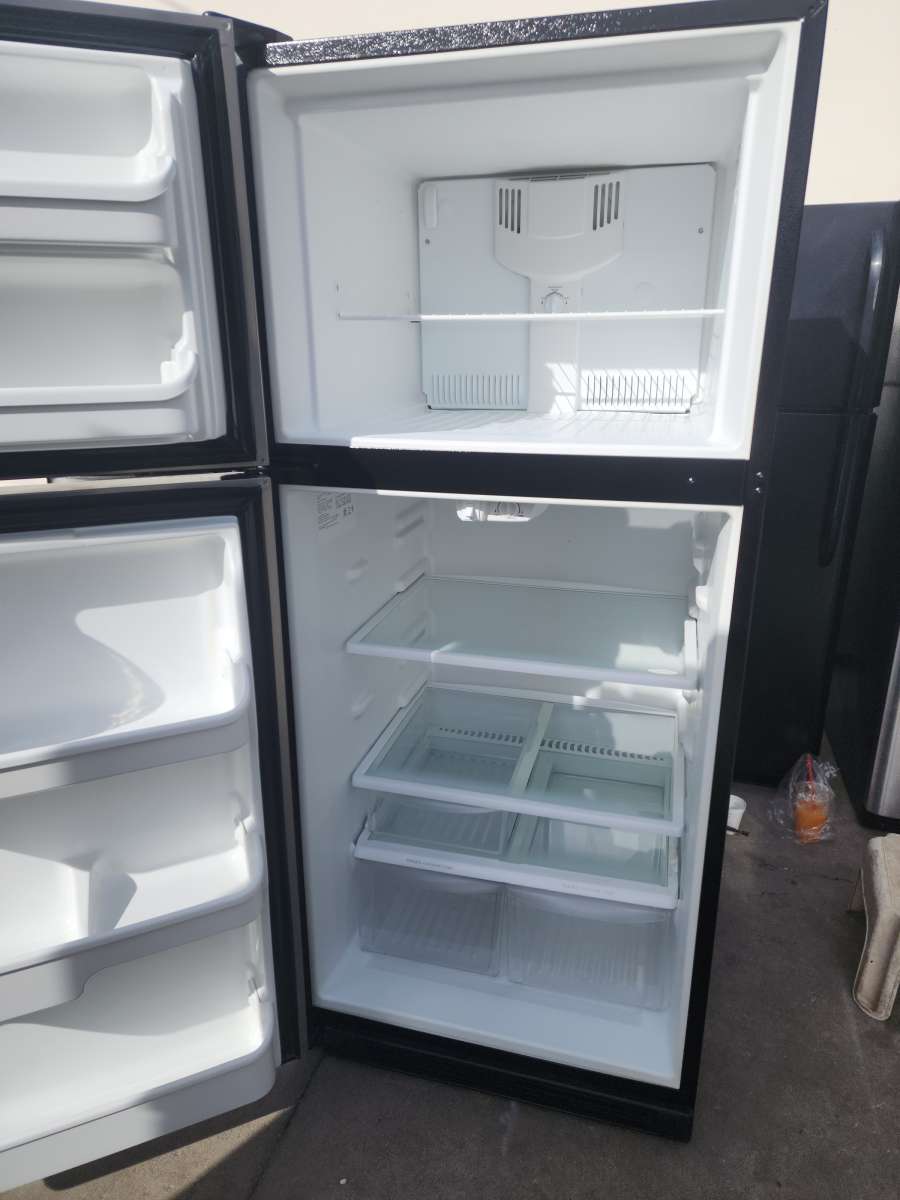 FRIGIDAIRE STAINLESS STEEL FRIDGE