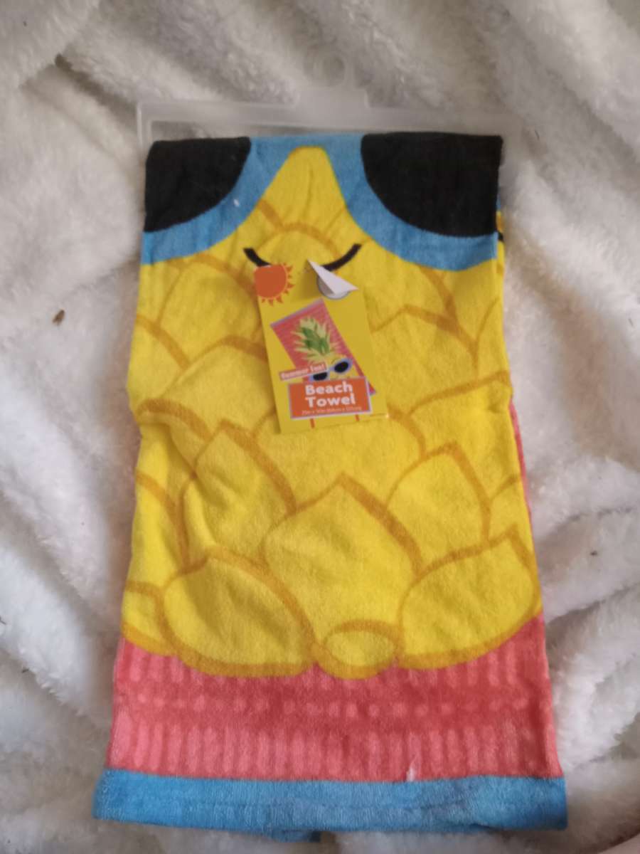 NIB INTERTUBE WITH NWT BEACHTOWEL