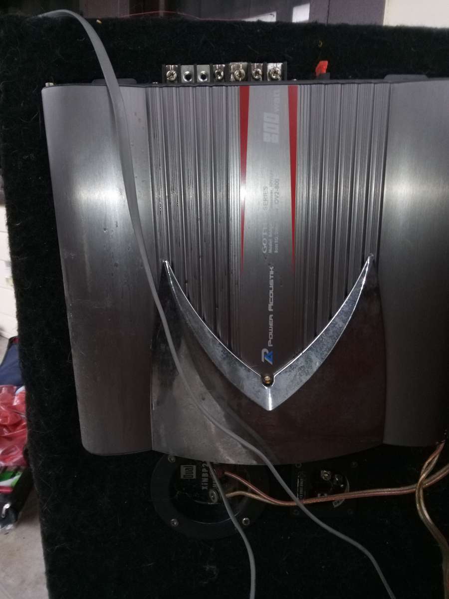 12 s and 1500 w power acoustik amp