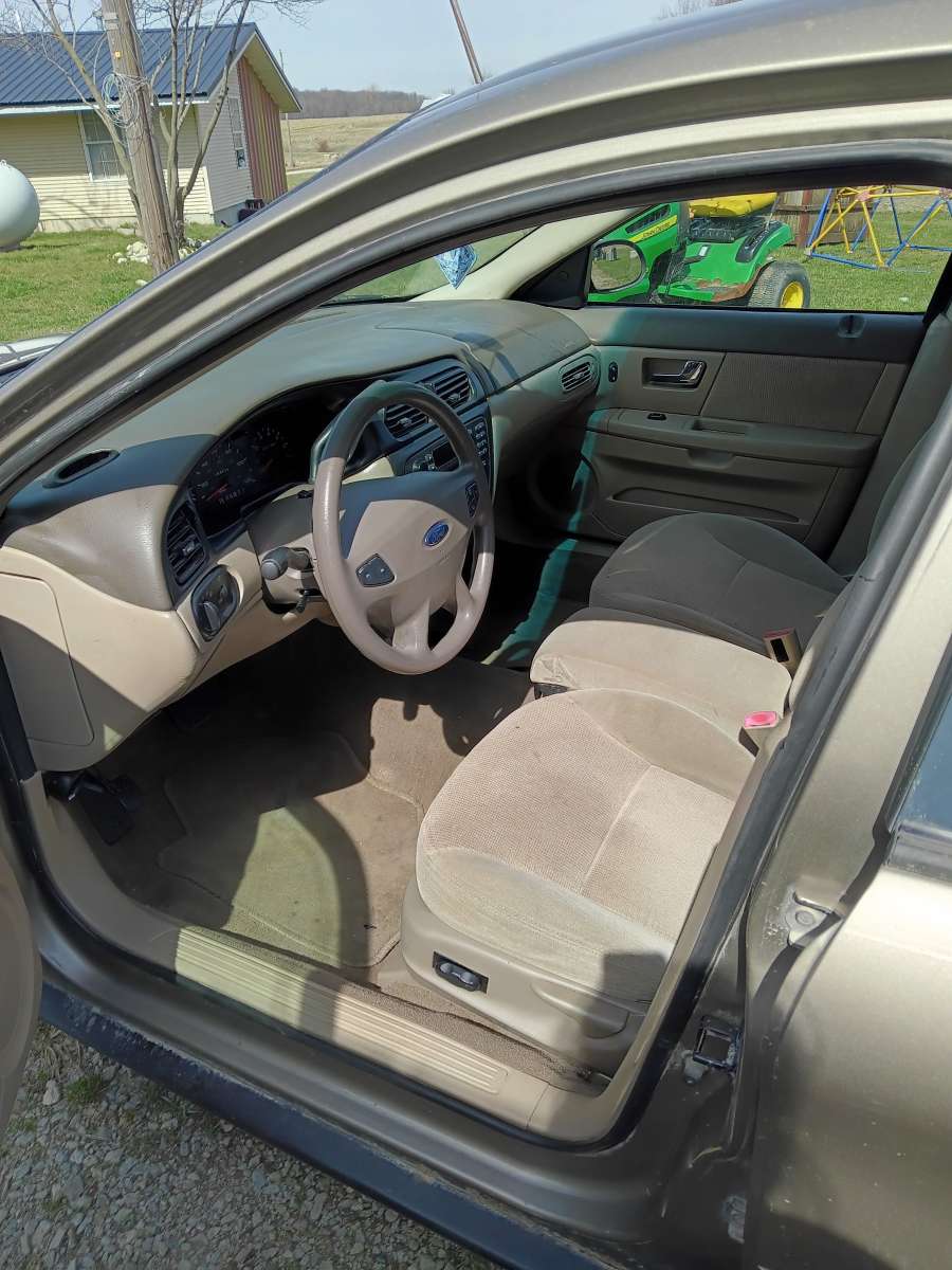 2002 Ford Taurus