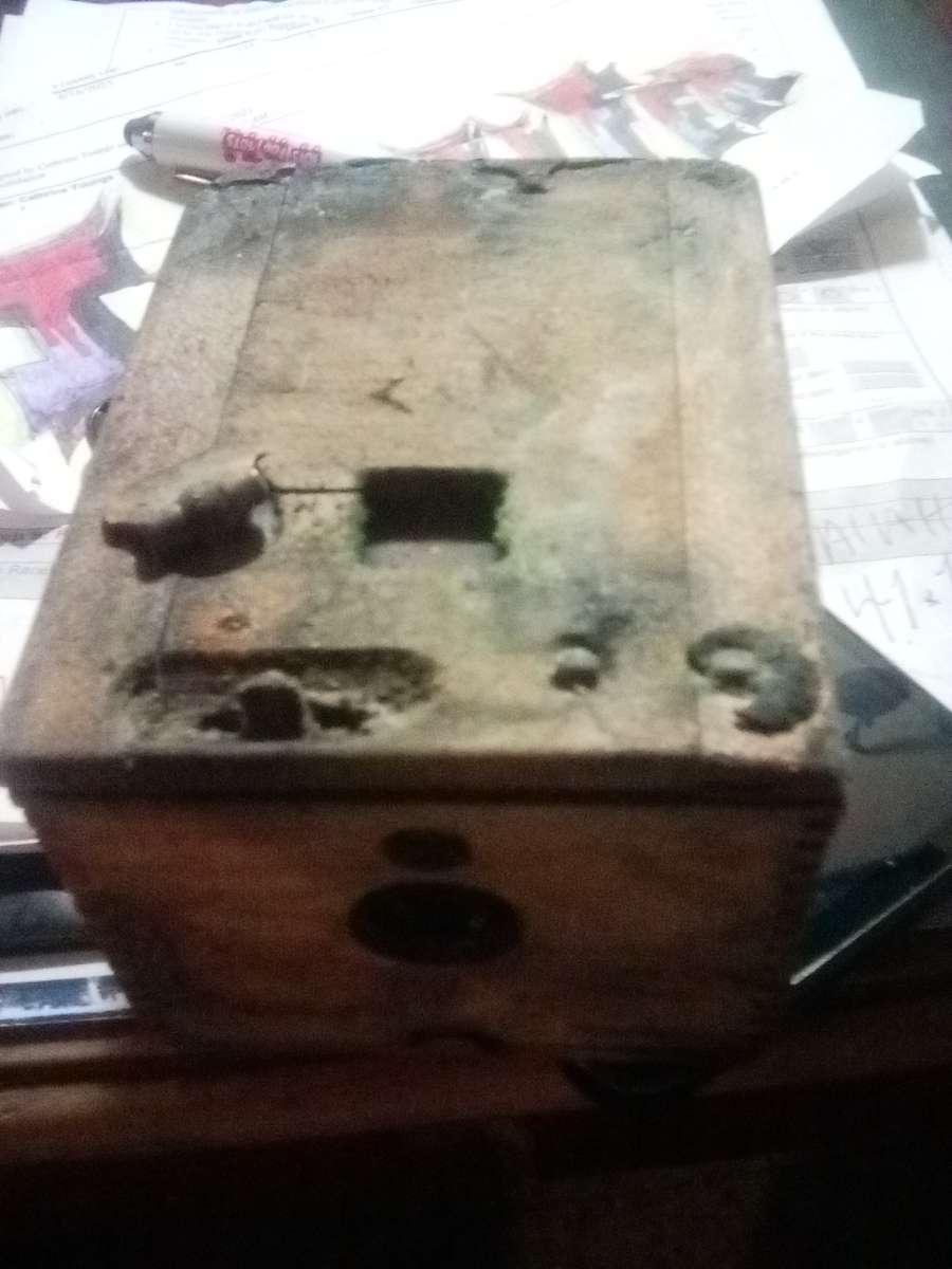 one of the first cameras made in the mid 1800s