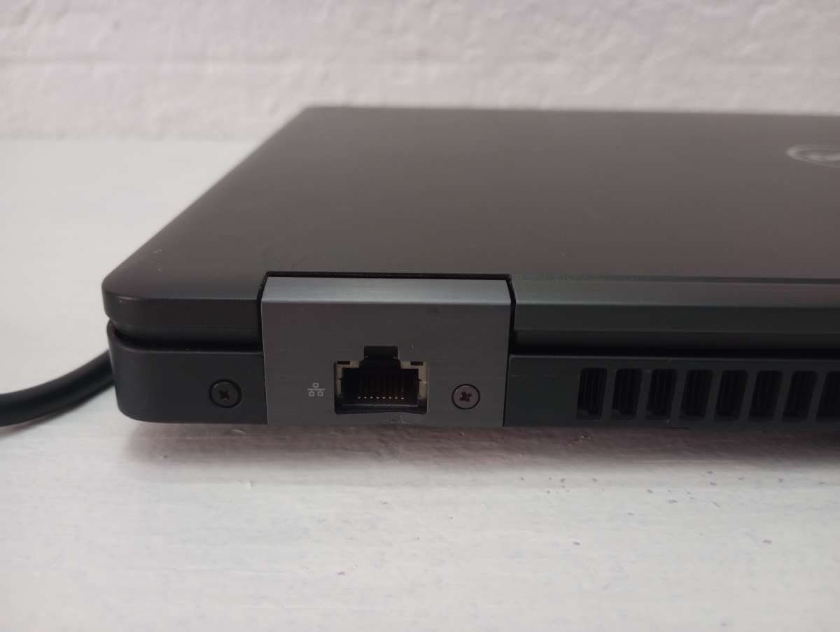 latitude 5580 not battery adapter included so you can still