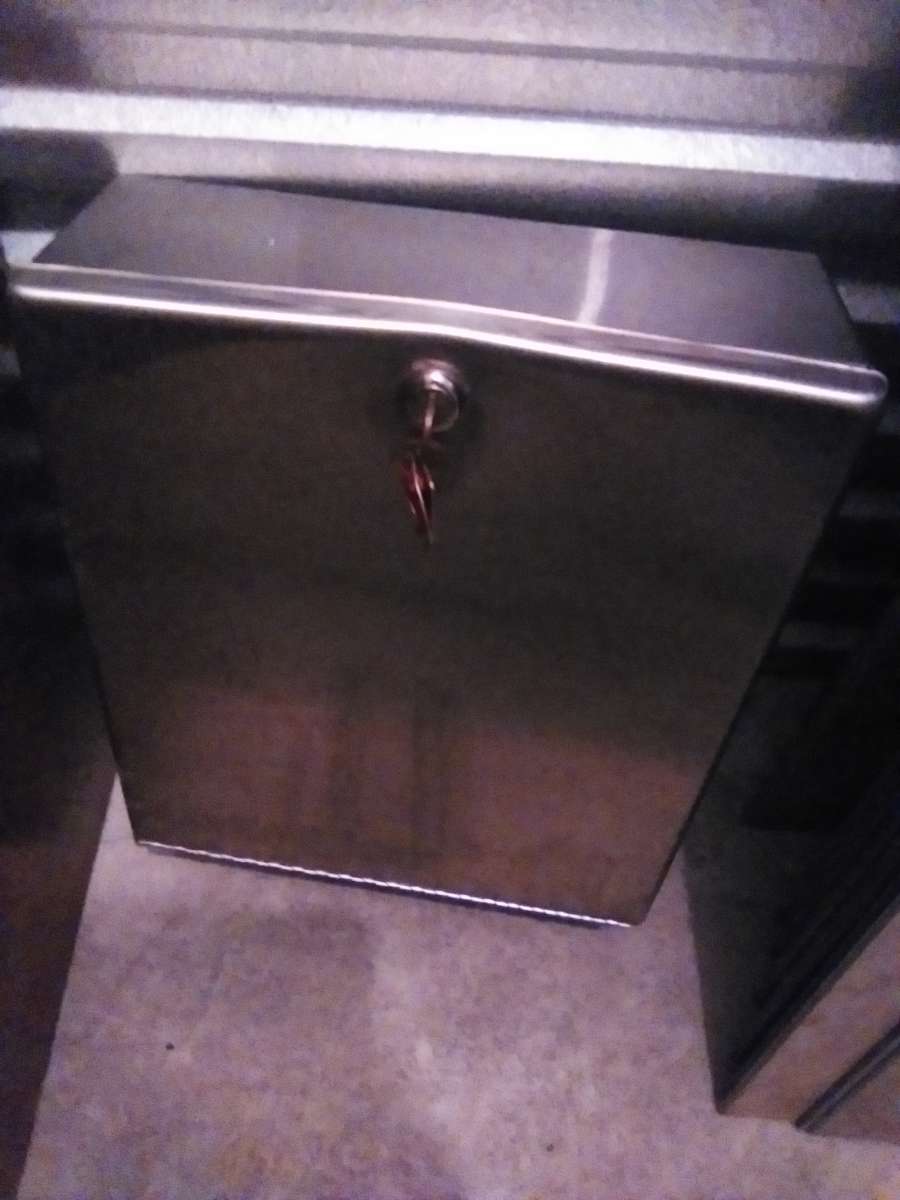 dresser and recliner 4 cherry wood dining chairs