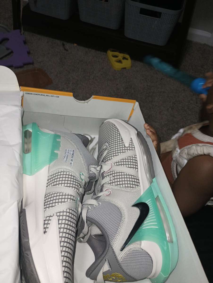 Nike LeBron witness 7