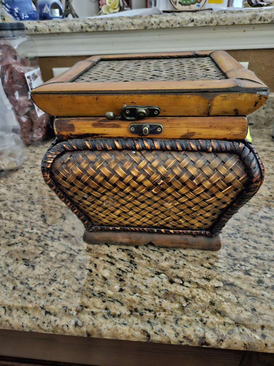 1970s Vintage Brown Woven Style Box