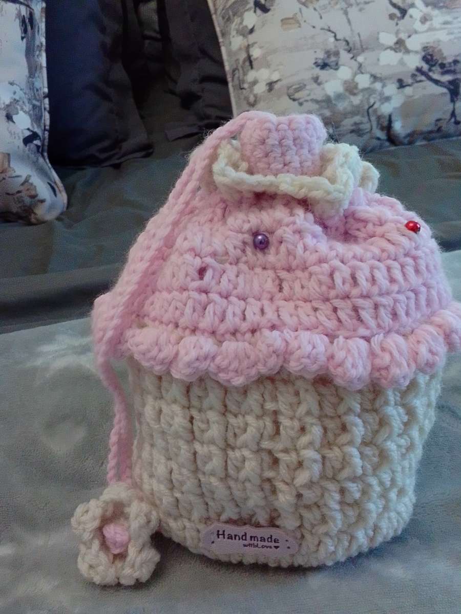 crocheted pink cupcake pouch