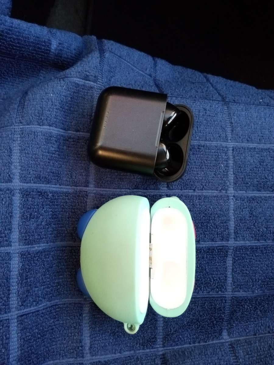 the earbuds case good sound  TOZZO Free one case