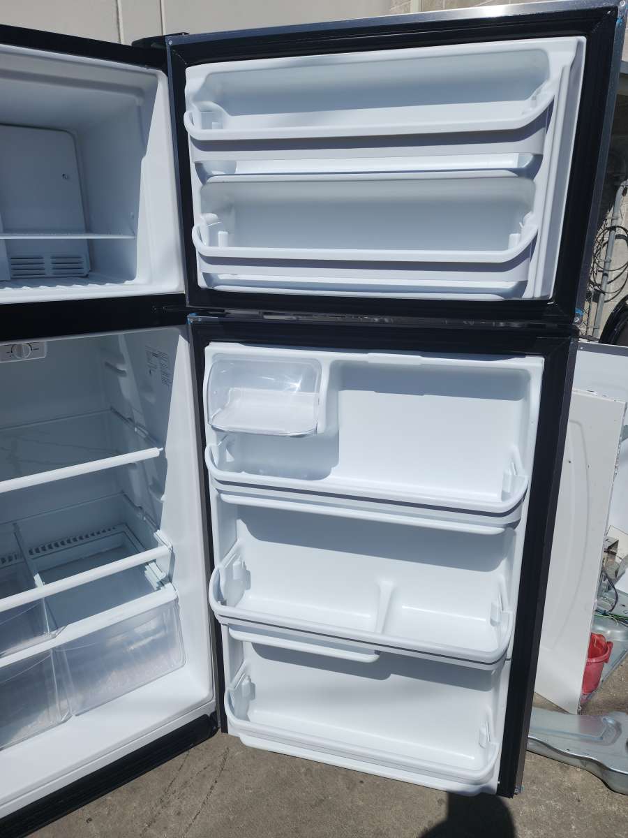 FRIGIDAIRE STAINLESS STEEL FRIDGE