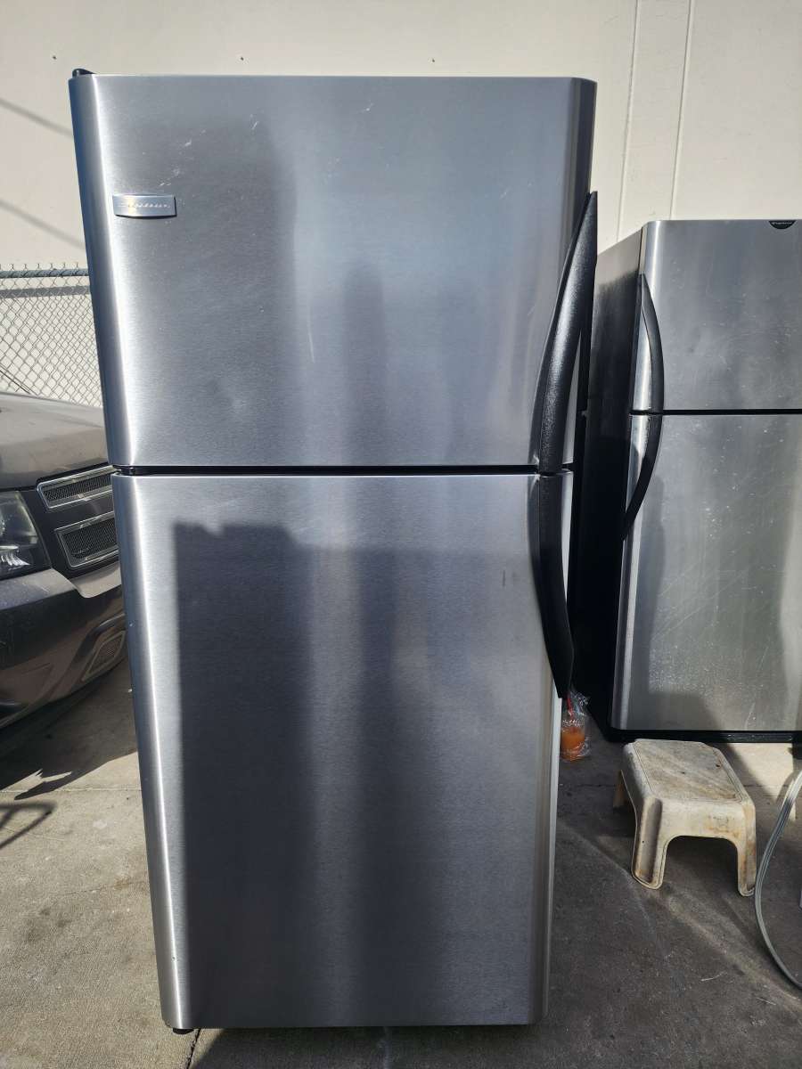 FRIGIDAIRE STAINLESS STEEL FRIDGE