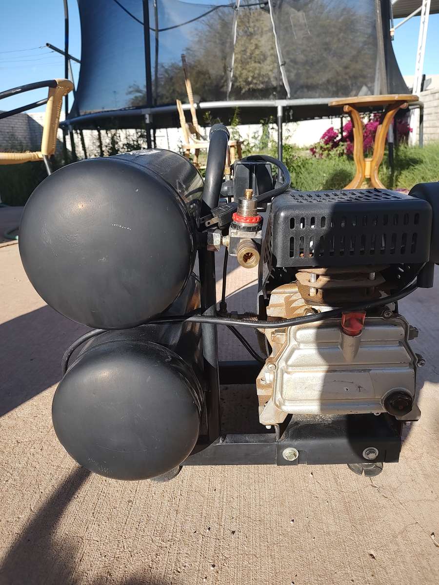 Twin tank air compressor