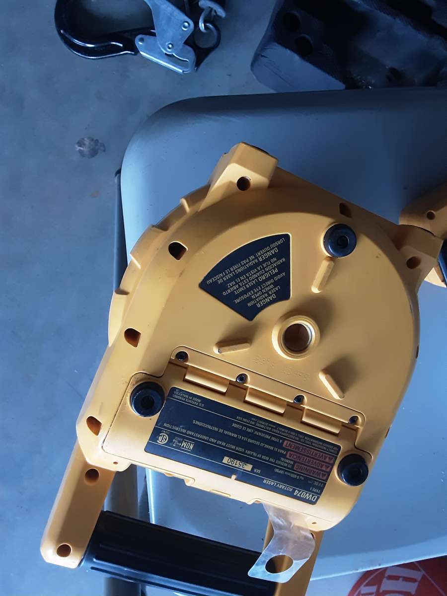 Dewalt battery powered rotary laser level like new condition