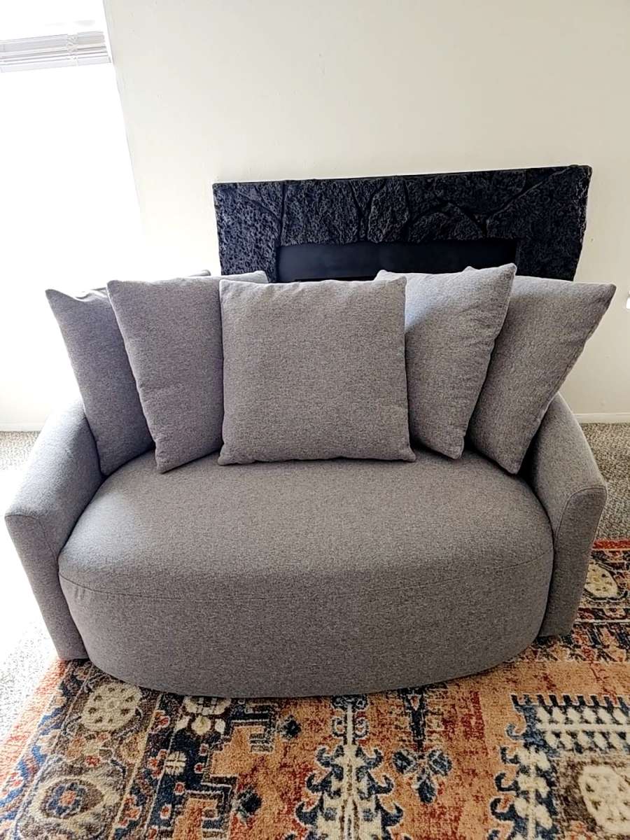 Swivel loveseat