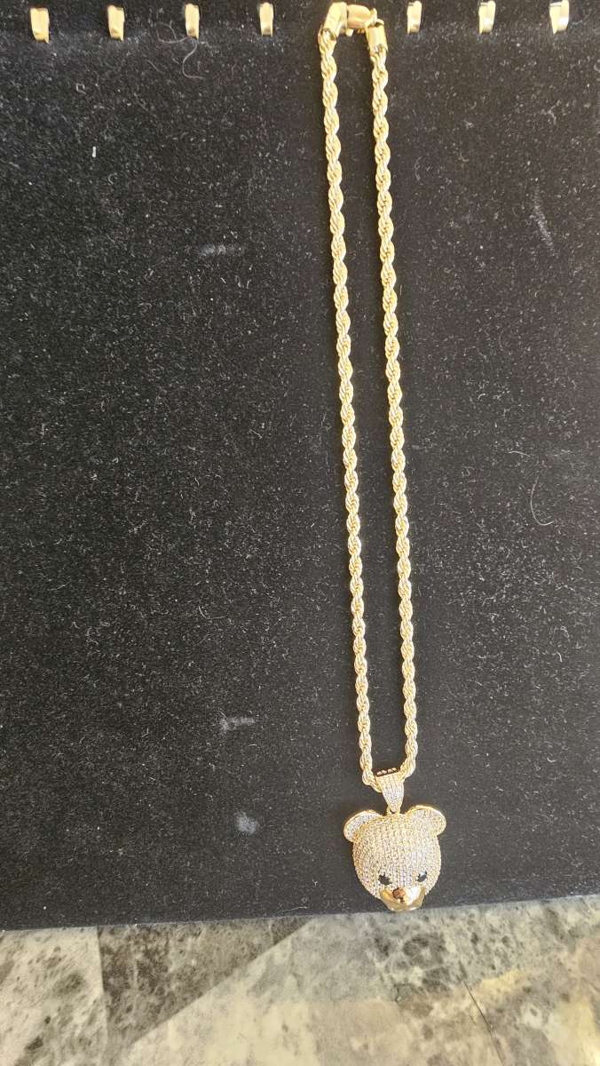 neckless with pedant 18 inch