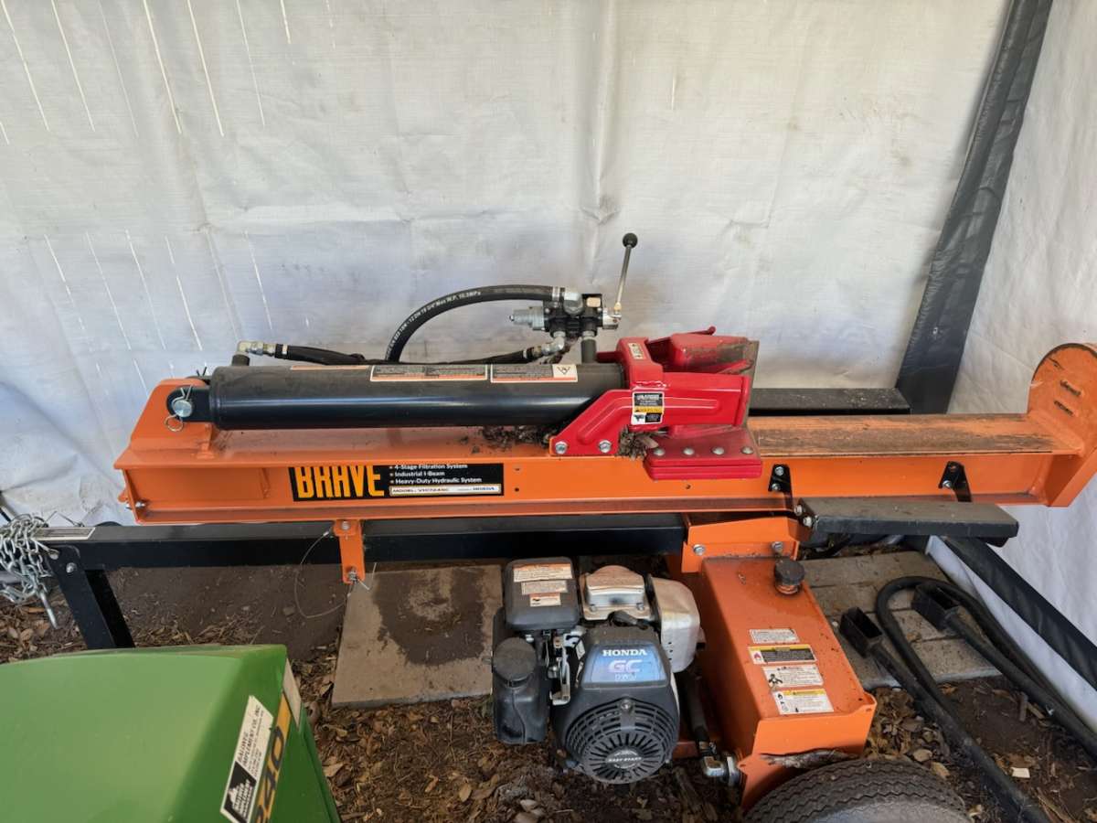 Brave wood splitter
