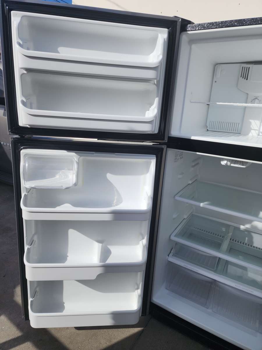 FRIGIDAIRE STAINLESS STEEL FRIDGE